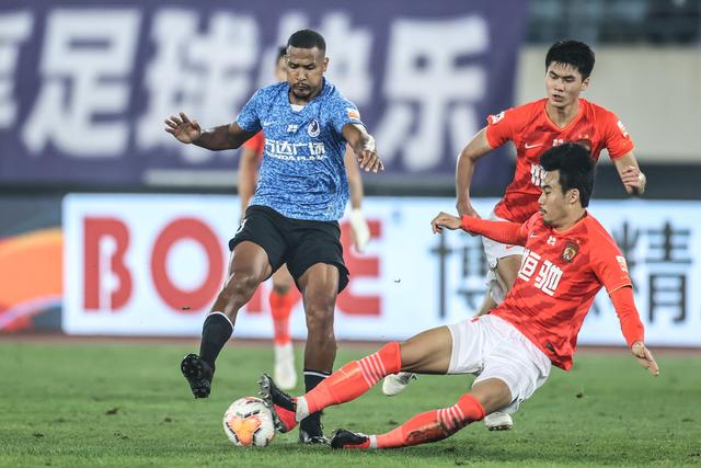郭艾伦20+8张镇麟19分 辽宁7人上双力克深圳